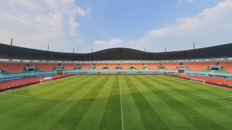 rahasia pola bergaris lapangan bola
